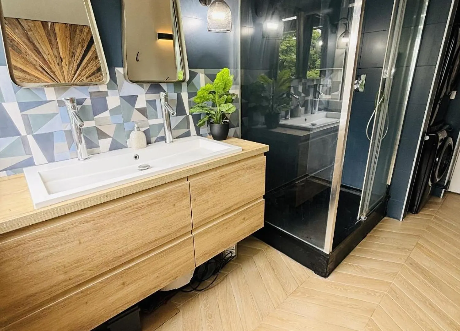 Apartmán Apt Buttes Chaumont Vue Paříž 0*,  Francie