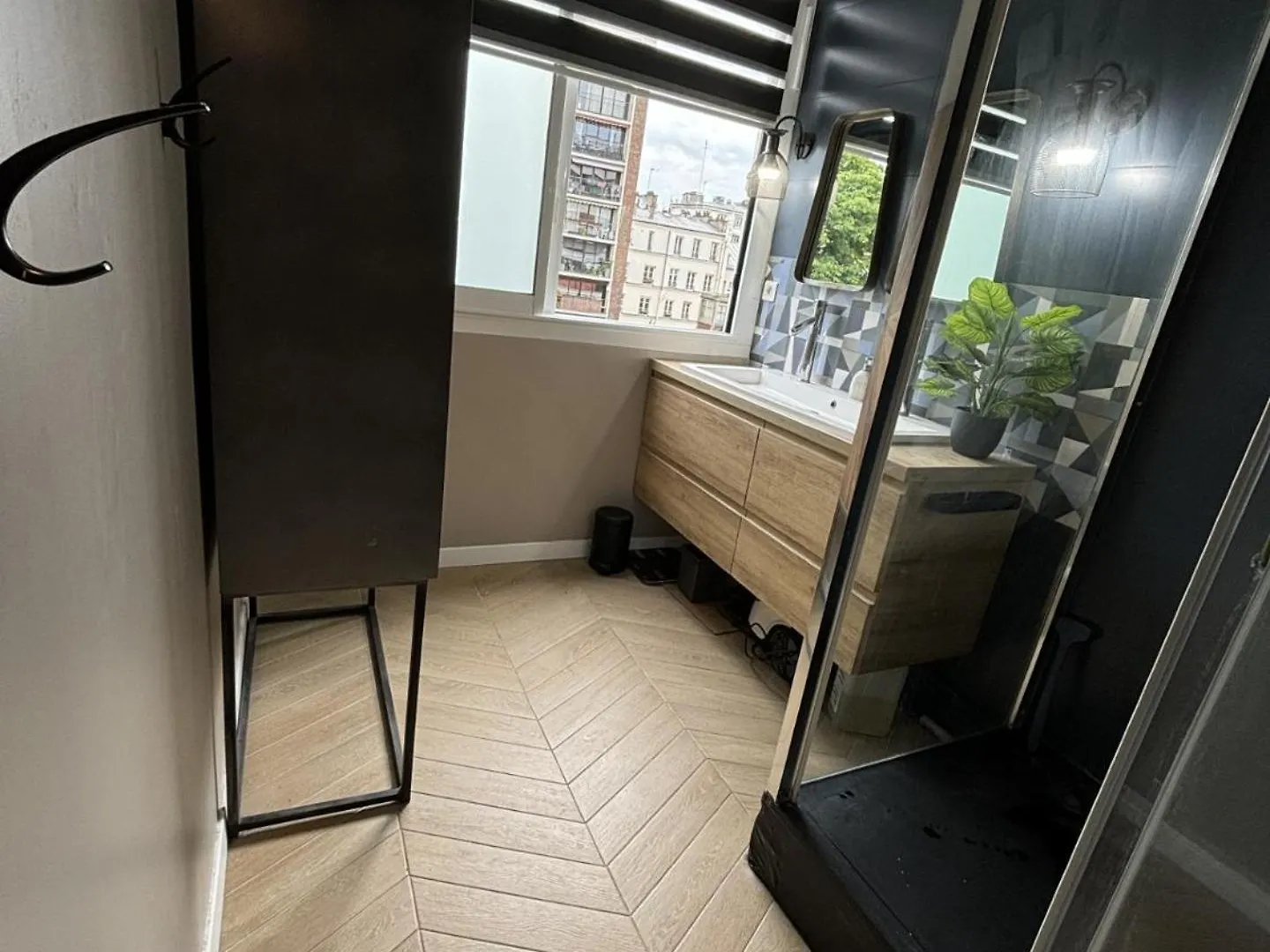 Apt Buttes Chaumont Vue Paris Apartment